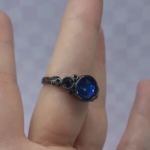 Sterling-Style Ring with Deep Blue Crystal And Fish Bone Details - Size 8